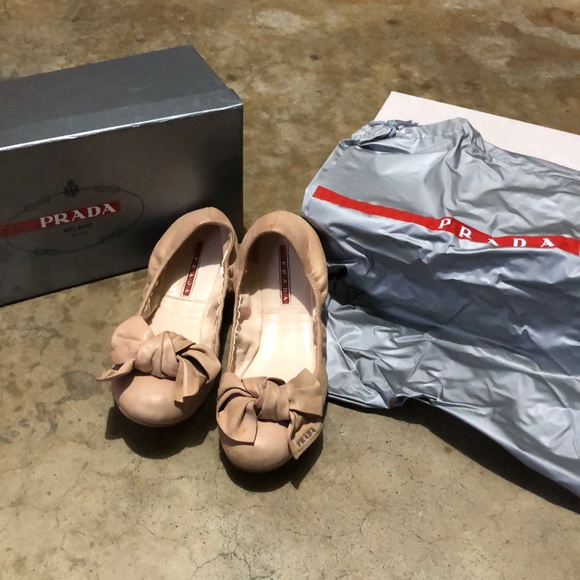 Prada flats - Picture 1 of 3